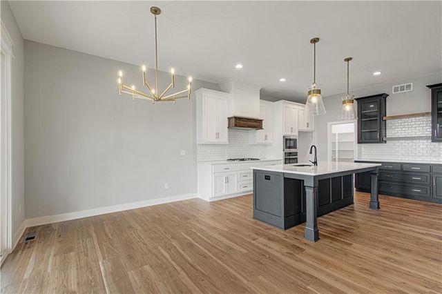 4855 NW Martin Street, Riverside, MO 64150