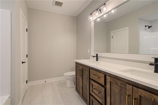 4855 NW Martin Street, Riverside, MO 64150