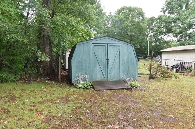 426 S Shore Drive, Lexington, NC 27292