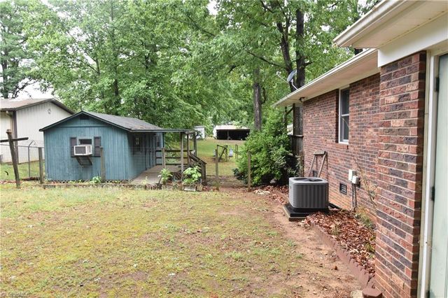 426 S Shore Drive, Lexington, NC 27292