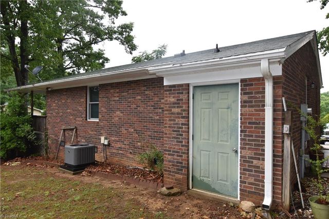 426 S Shore Drive, Lexington, NC 27292
