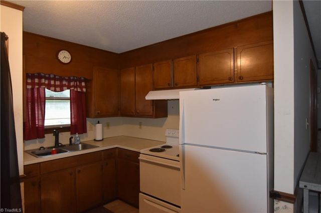 426 S Shore Drive, Lexington, NC 27292