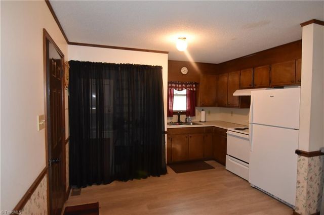 426 S Shore Drive, Lexington, NC 27292