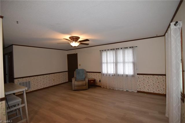 426 S Shore Drive, Lexington, NC 27292