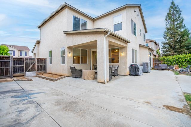 4056 W Pear Tree Lane, Fresno, CA 93722