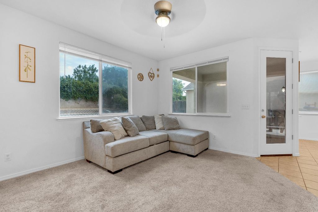 Image 10 of property listing at 4056 W Pear Tree Lane, Fresno, CA 93722