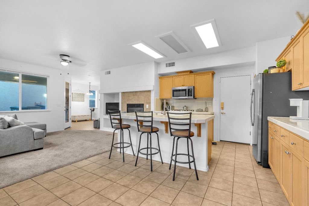 Image 12 of property listing at 4056 W Pear Tree Lane, Fresno, CA 93722