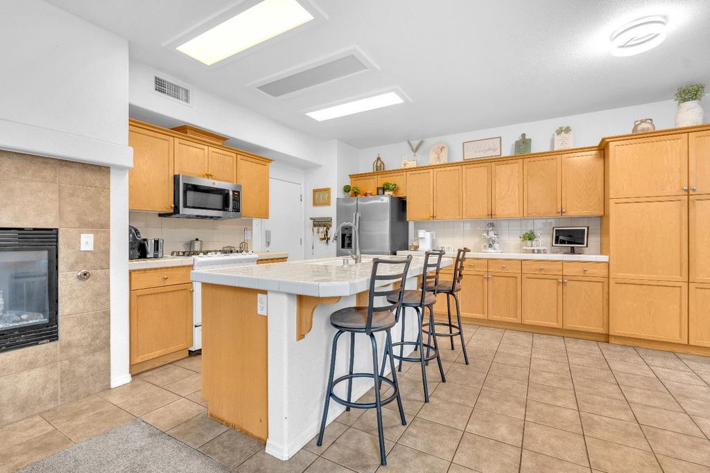 Image 13 of property listing at 4056 W Pear Tree Lane, Fresno, CA 93722