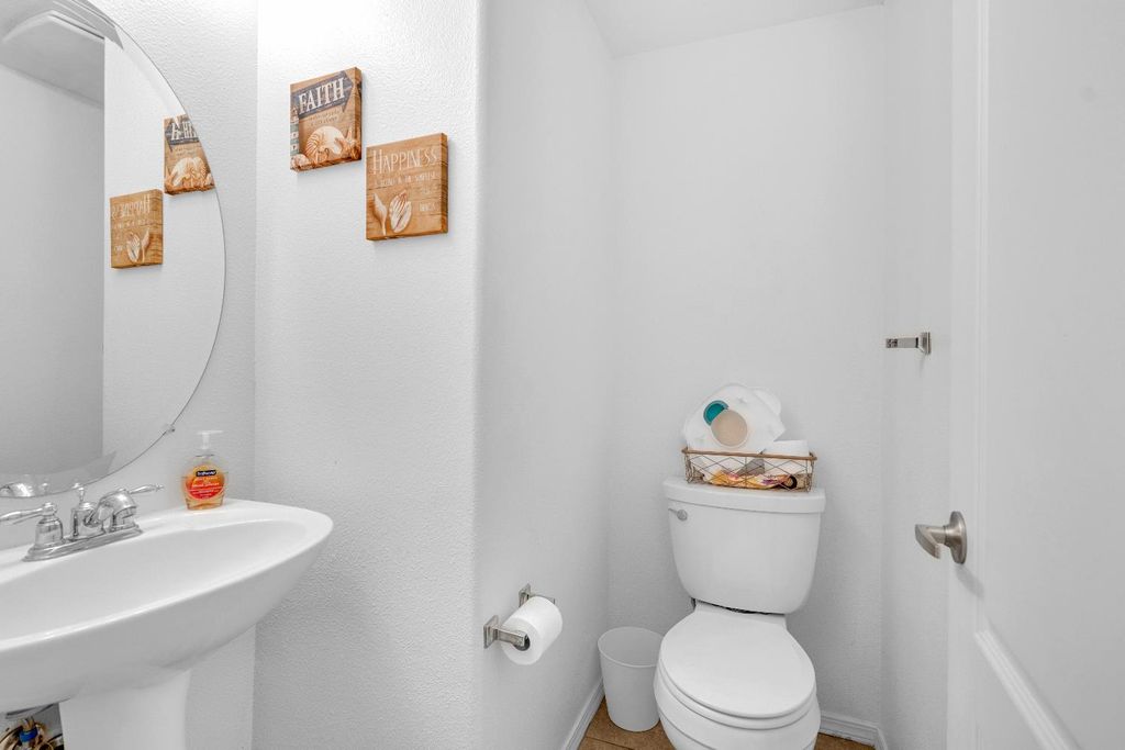 Image 16 of property listing at 4056 W Pear Tree Lane, Fresno, CA 93722