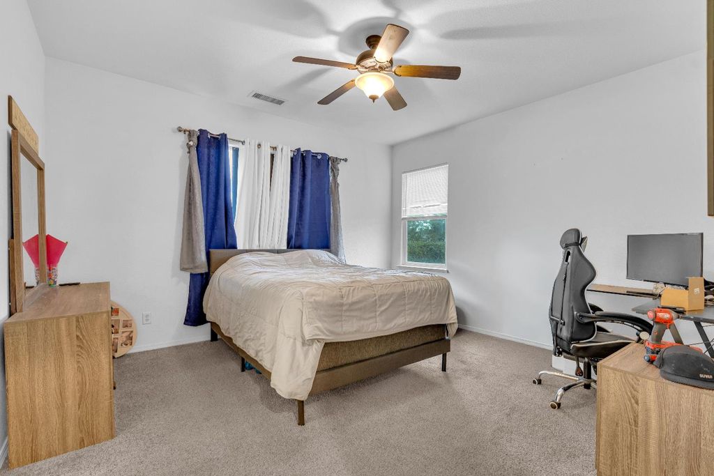 Image 17 of property listing at 4056 W Pear Tree Lane, Fresno, CA 93722