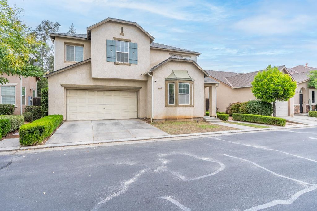 Image 2 of property listing at 4056 W Pear Tree Lane, Fresno, CA 93722