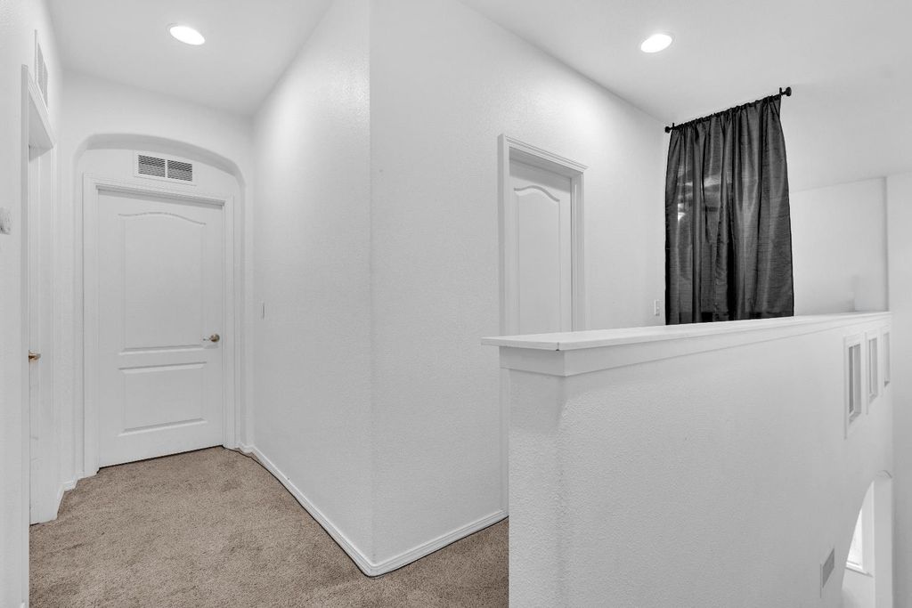 Image 24 of property listing at 4056 W Pear Tree Lane, Fresno, CA 93722