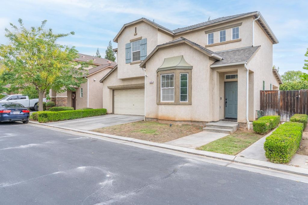 Image 3 of property listing at 4056 W Pear Tree Lane, Fresno, CA 93722