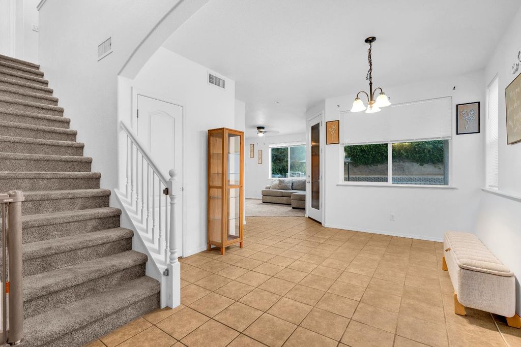 Image 5 of property listing at 4056 W Pear Tree Lane, Fresno, CA 93722