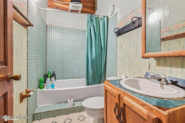1005 N Smith Road, Palmer, AK 99645