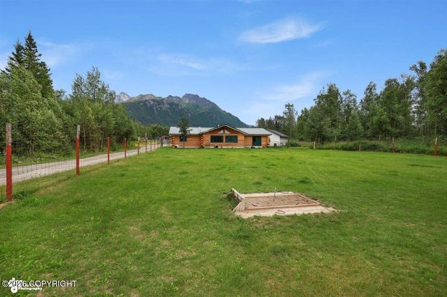 1005 N Smith Road, Palmer, AK 99645