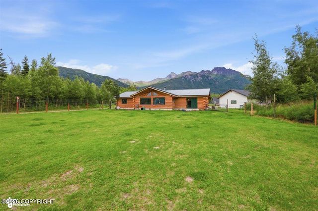 1005 N Smith Road, Palmer, AK 99645