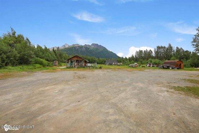1005 N Smith Road, Palmer, AK 99645