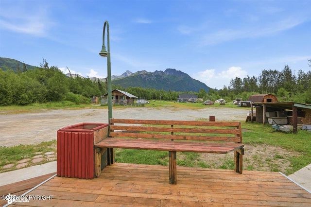 1005 N Smith Road, Palmer, AK 99645