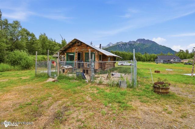 1005 N Smith Road, Palmer, AK 99645