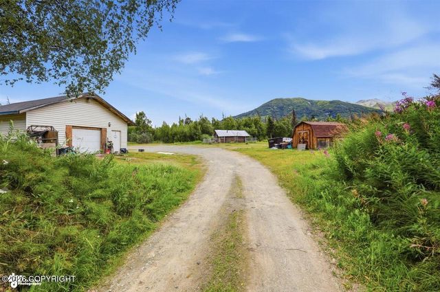 1005 N Smith Road, Palmer, AK 99645