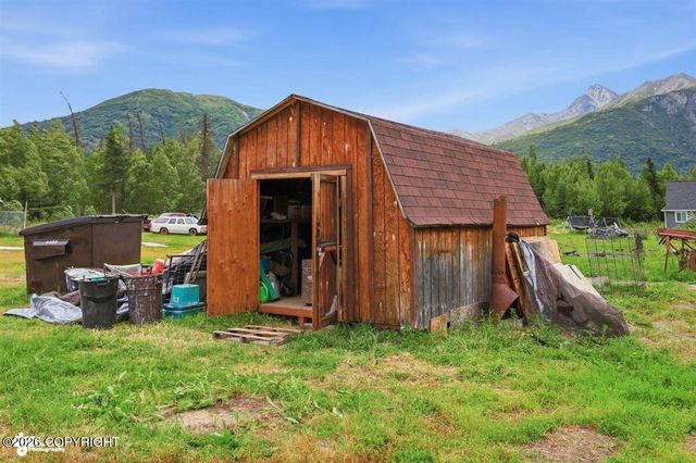 1005 N Smith Road, Palmer, AK 99645