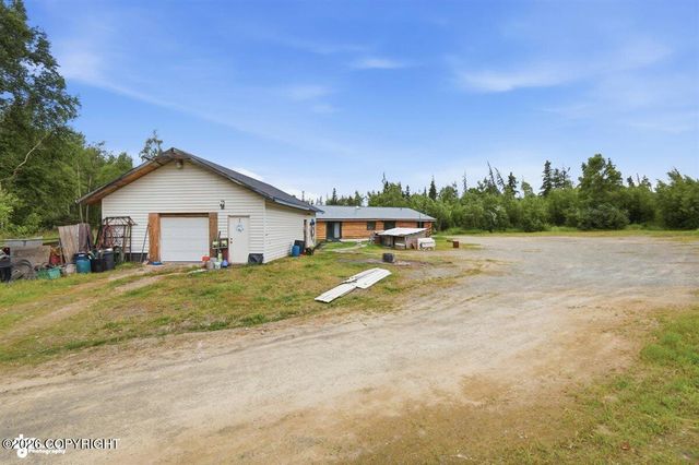 1005 N Smith Road, Palmer, AK 99645