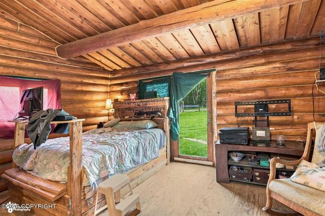 1005 N Smith Road, Palmer, AK 99645