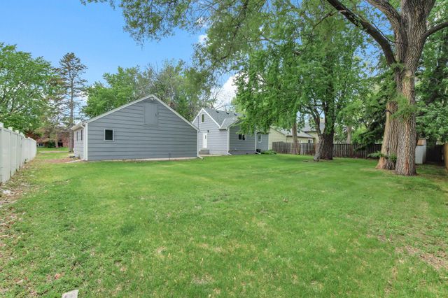 7804 Emerson Avenue N, Brooklyn Park, MN 55444