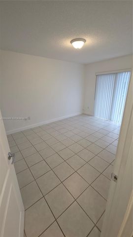 5839 SW 74th Ter 203, South Miami, FL 33143