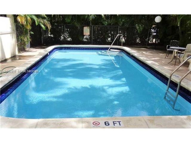 5839 SW 74th Ter 203, South Miami, FL 33143