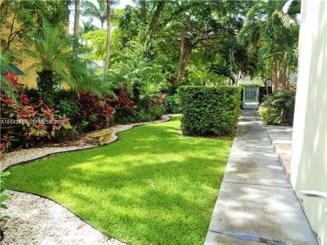 5839 SW 74th Ter 203, South Miami, FL 33143