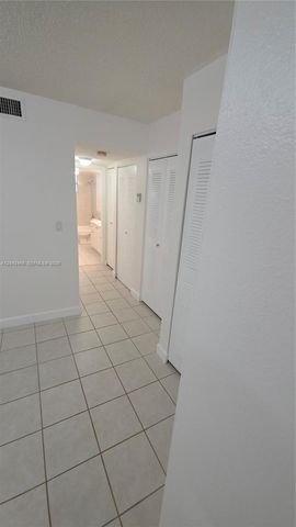 5839 SW 74th Ter 203, South Miami, FL 33143