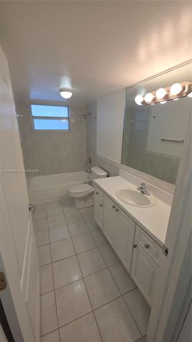 5839 SW 74th Ter 203, South Miami, FL 33143