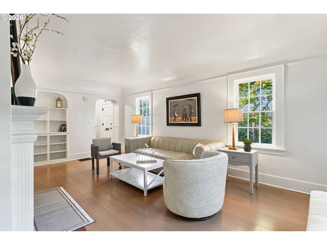 2260 E 15TH Ave, Eugene, OR 97403