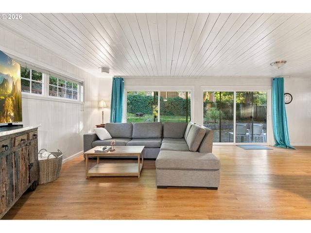 2260 E 15TH Ave, Eugene, OR 97403