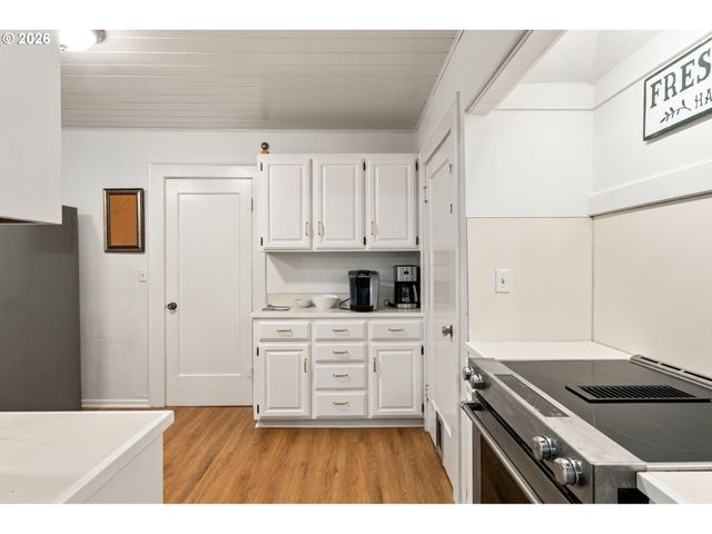 2260 E 15TH Ave, Eugene, OR 97403