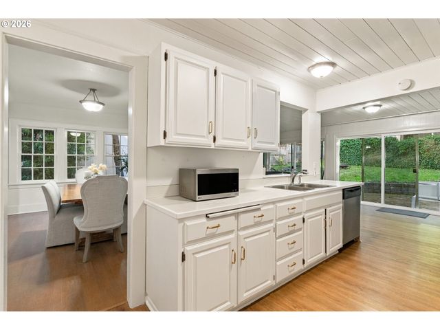 2260 E 15TH Ave, Eugene, OR 97403