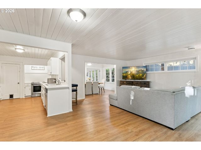 2260 E 15TH Ave, Eugene, OR 97403