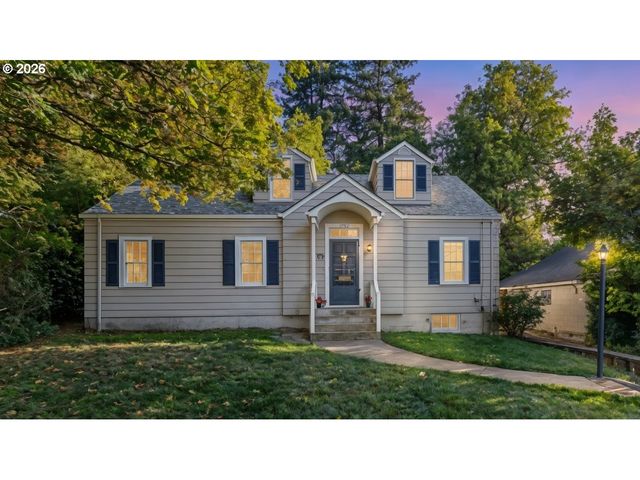 2260 E 15TH Ave, Eugene, OR 97403