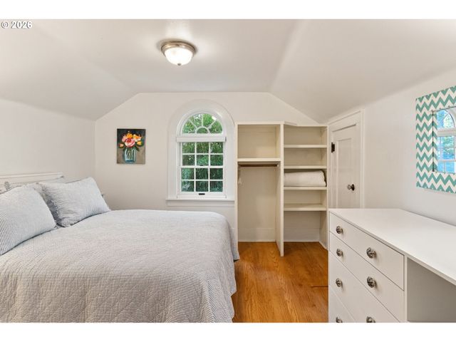 2260 E 15TH Ave, Eugene, OR 97403