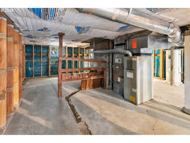 2260 E 15TH Ave, Eugene, OR 97403