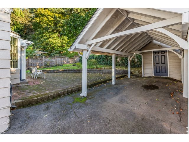 2260 E 15TH Ave, Eugene, OR 97403