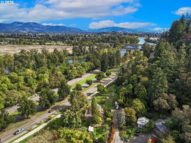 2260 E 15TH Ave, Eugene, OR 97403