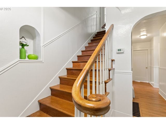 2260 E 15TH Ave, Eugene, OR 97403