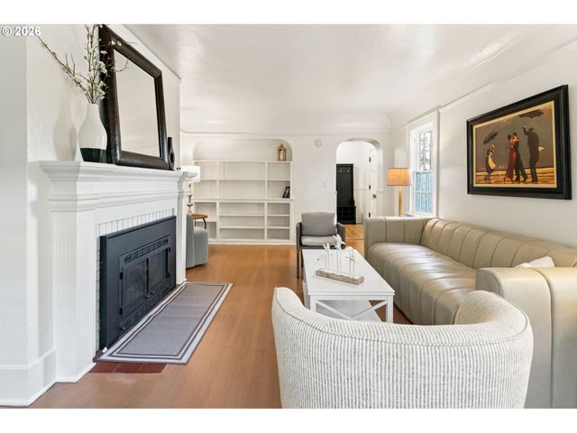 2260 E 15TH Ave, Eugene, OR 97403