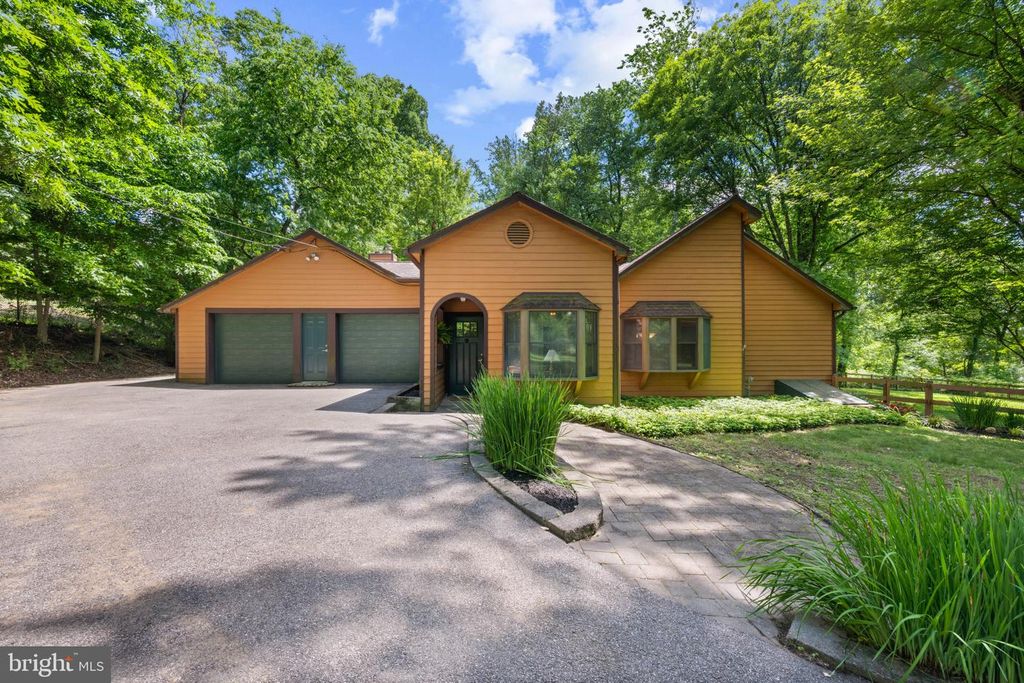 Image 1 of property listing at 29 MAPLE AVE, Catonsville, MD 21228