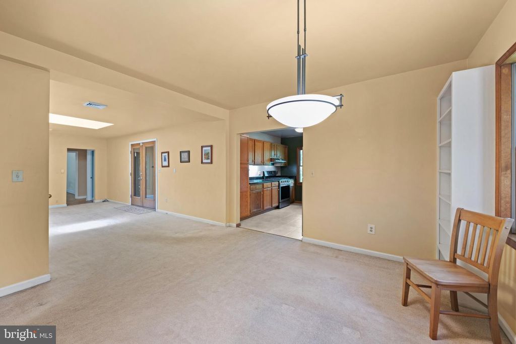 Image 10 of property listing at 29 MAPLE AVE, Catonsville, MD 21228