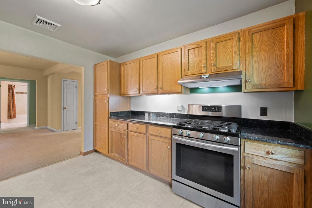 Image 16 of property listing at 29 MAPLE AVE, Catonsville, MD 21228