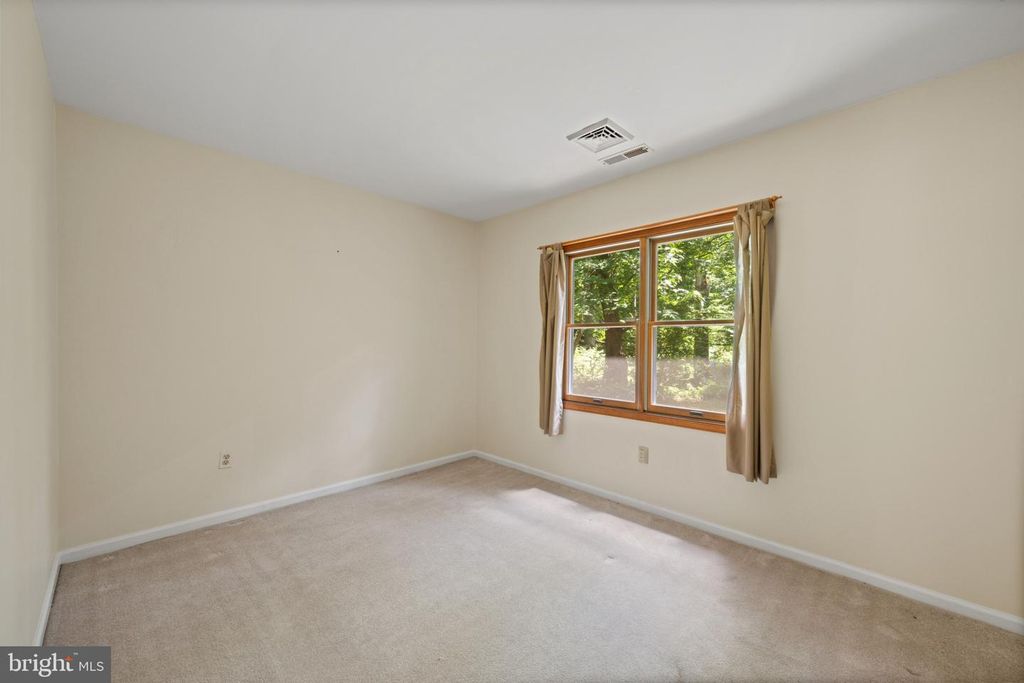 Image 18 of property listing at 29 MAPLE AVE, Catonsville, MD 21228